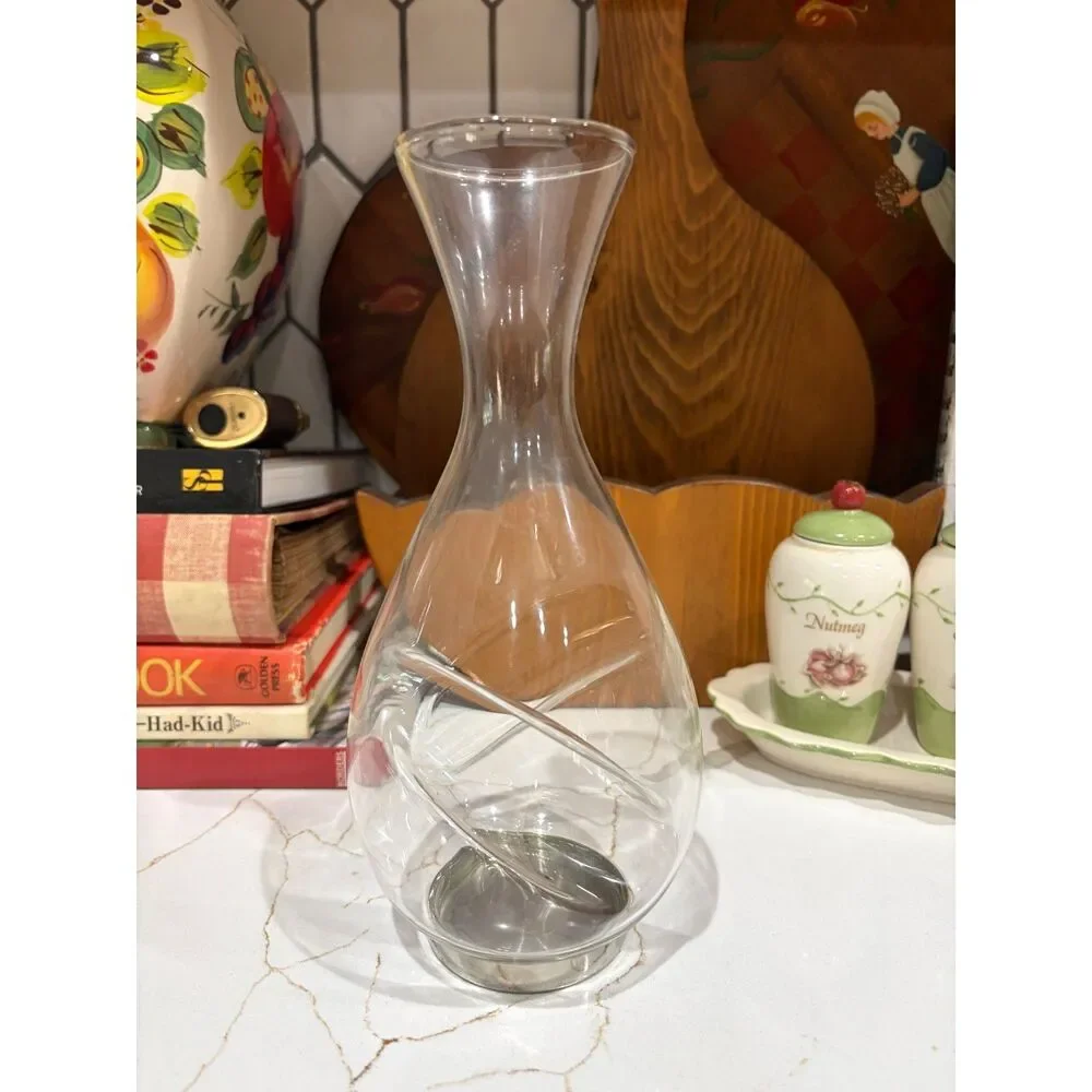 Final Touch Wine Decanter with Aerator Modern Glass Carafe‎ Minimalist Bar Decor